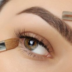 Color eyelashes and eyebrows in facial treatment picture 7
